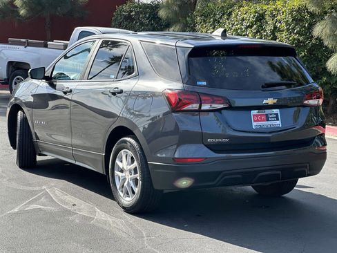 Used 2022 Chevrolet Equinox LS w/ LS Convenience Package image 4