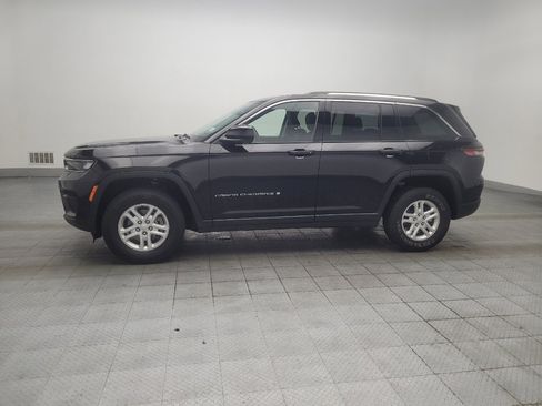 Used 2023 Jeep Grand Cherokee Laredo RWD image 2