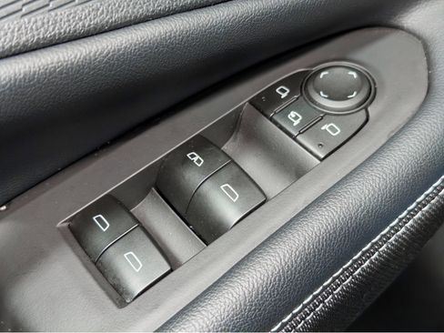 Used 2024 Chevrolet Blazer EV LT image 8