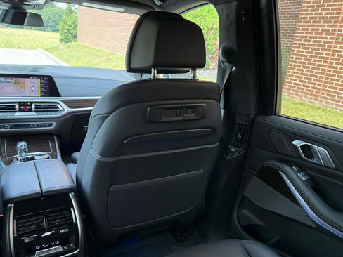 Used 2021 BMW X7 M50i AWD/4WD image 31