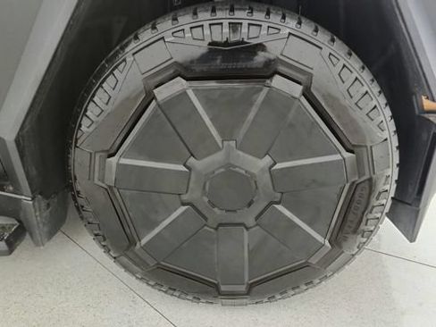 Used 2024 Tesla Cybertruck AWD Crew Cab image 92