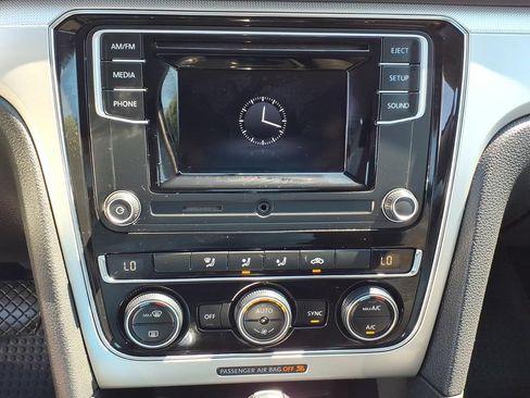 Used 2016 Volkswagen Passat 1.8T S FWD image 7