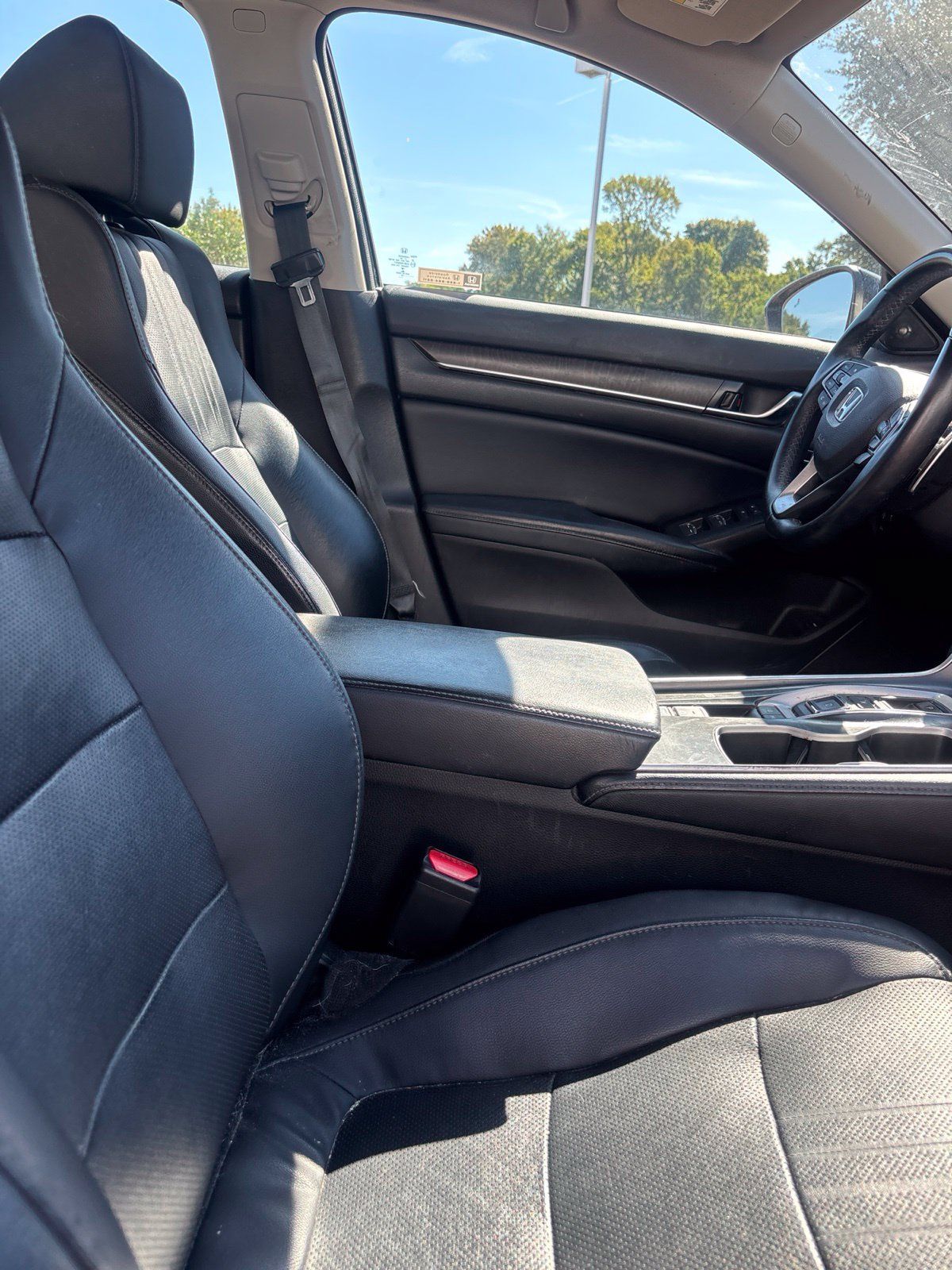 Used 2018 Honda Accord Touring image 10