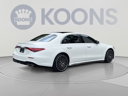 Used 2022 Mercedes-Benz S 580 4MATIC Sedan w/ AMG Line Package image 11