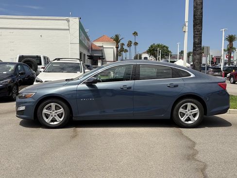 Used 2024 Chevrolet Malibu LT FWD image 2