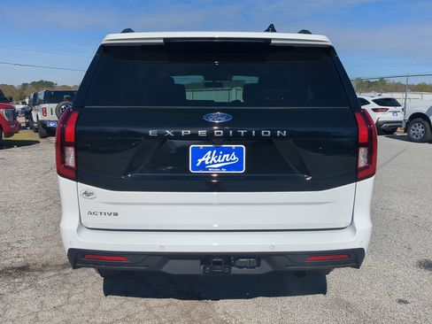 New 2026 Ford Expedition Active image 4
