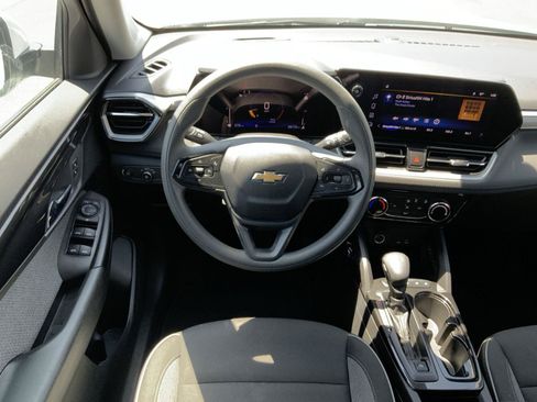 Used 2025 Chevrolet TrailBlazer LT FWD image 25
