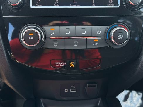 Used 2018 Nissan Rogue S FWD image 25