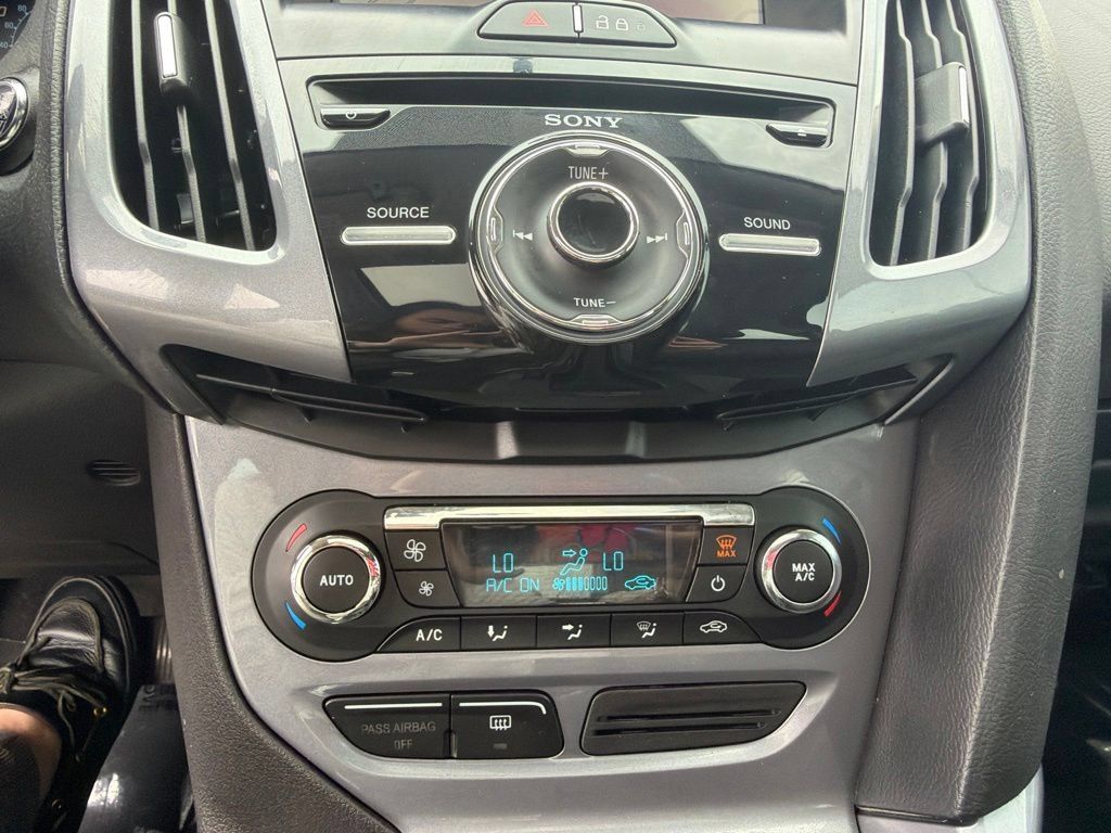 Used 2014 Ford Focus Titanium FWD image 27