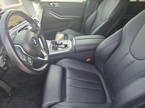 Used 2022 BMW X5 xDrive40i w/ Parking Assistance Package AWD/4WD image 11