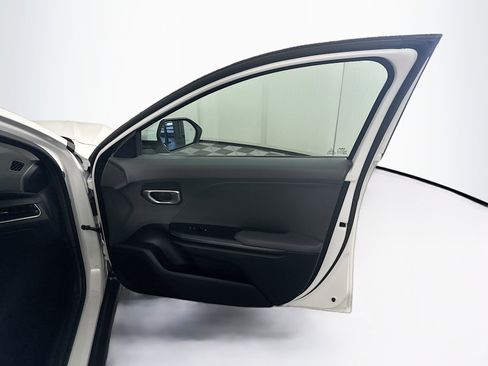 Used 2025 Kia K4 FWD image 30