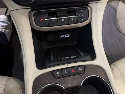 Used 2023 GMC Acadia Denali w/ Denali Technology Package image 23