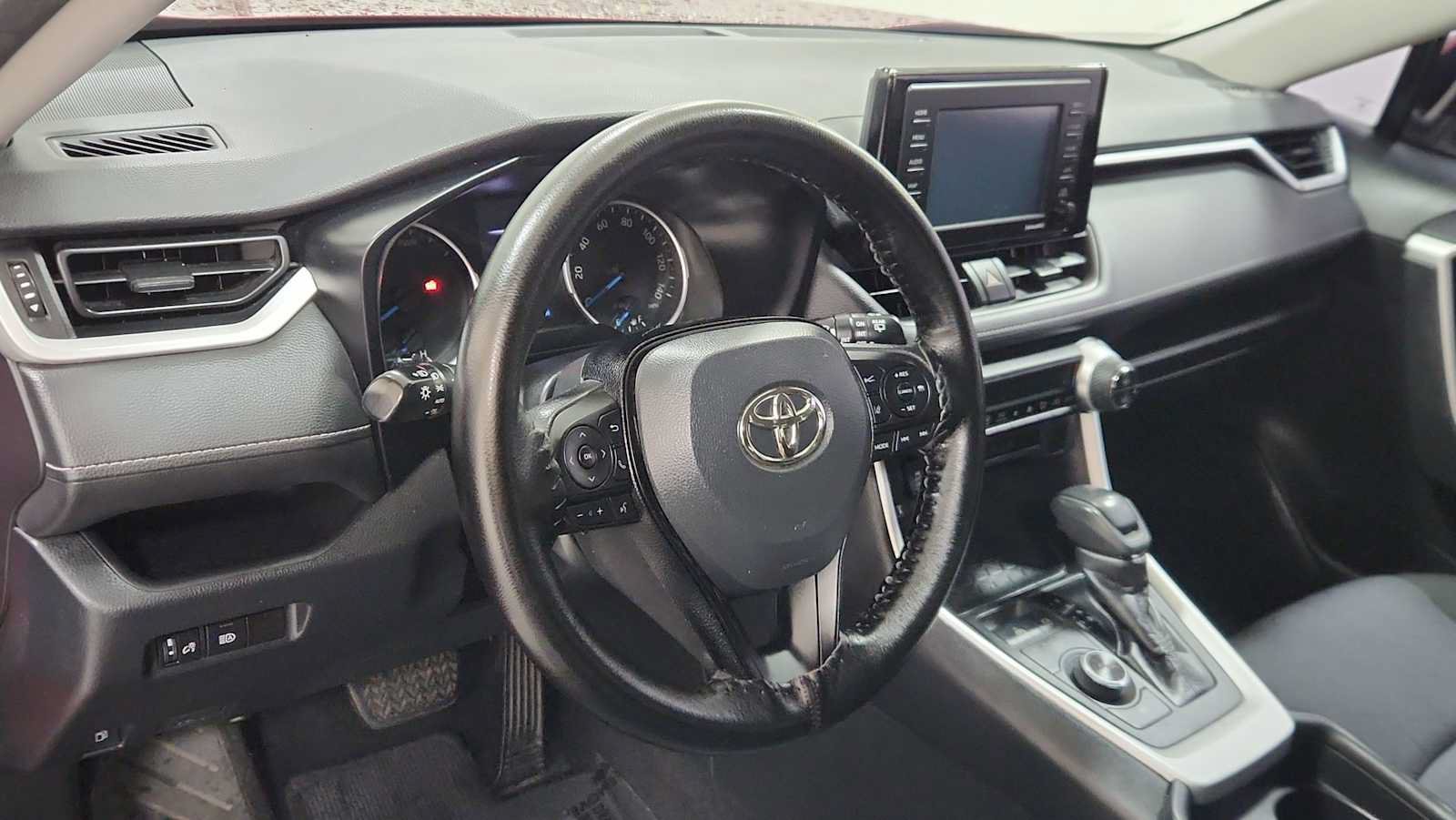 Certified 2020 Toyota RAV4 XLE w/ Carpet Mat Package AWD/4WD image 12