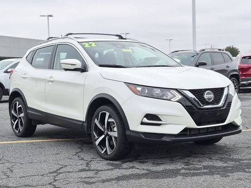 Used 2022 Nissan Rogue Sport SL image 2