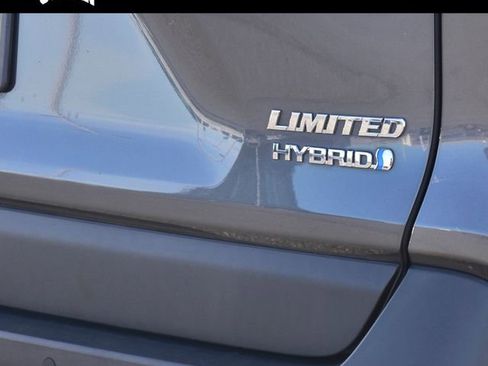 Used 2020 Toyota RAV4 Limited image 10