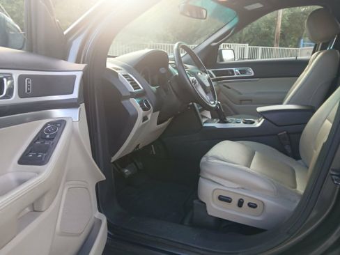 Used 2015 Ford Explorer XLT w/ Equipment Group 202A FWD image 9