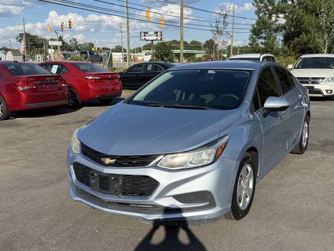 Used 2017 Chevrolet Cruze LS FWD image 3