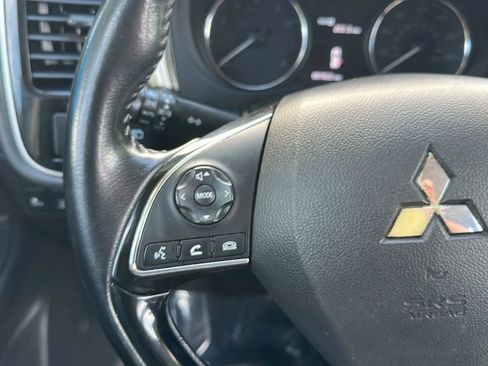 Used 2020 Mitsubishi Outlander SE FWD image 33