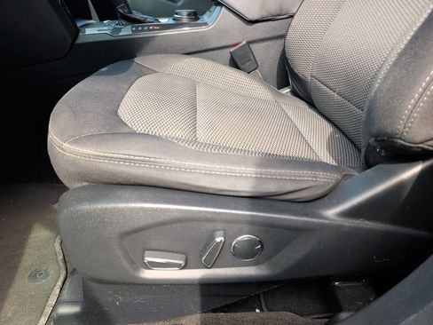 Used 2017 Ford Explorer XLT image 9