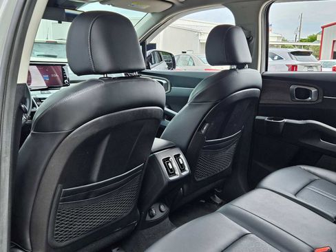 Used 2023 Kia Sorento S image 17