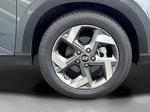 Used 2025 Hyundai Venue SEL FWD image 23