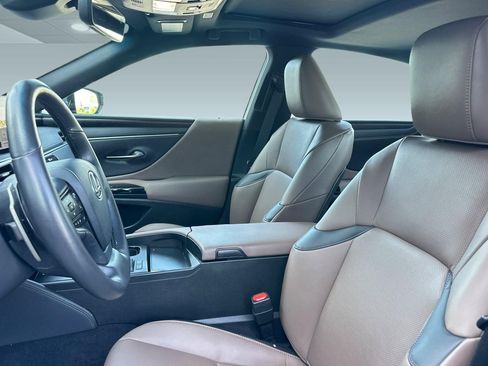 Used 2025 Lexus ES 300h w/ Premium Package FWD image 5