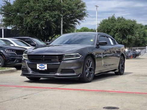 Used 2022 Dodge Charger SXT w/ Plus Group RWD image 3