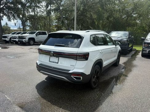 Used 2025 Volkswagen Taos SE FWD image 10