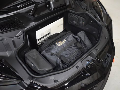 Used 2025 Lamborghini Revuelto image 38