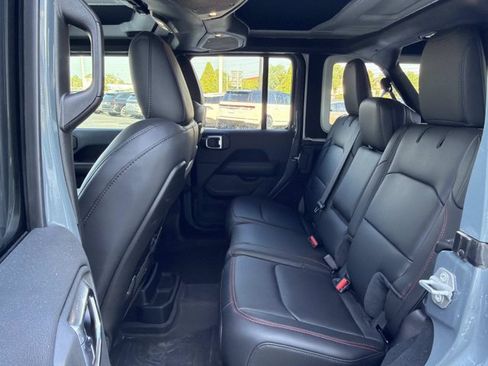 Used 2025 Jeep Wrangler Unlimited Rubicon AWD/4WD image 17