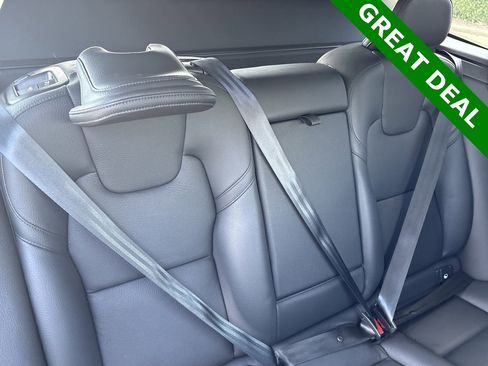 Used 2022 Volvo XC60 B5 Momentum w/ Protection Package Premier image 35