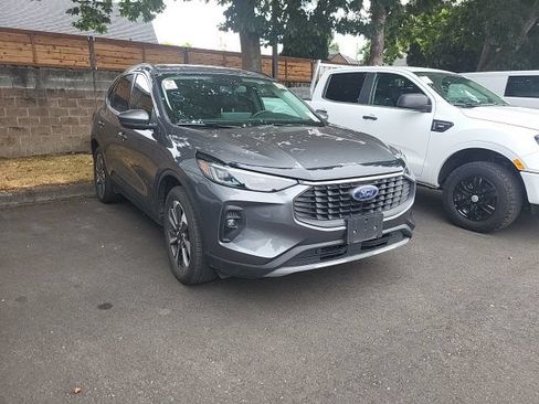 Used 2025 Ford Escape Platinum AWD/4WD image 2