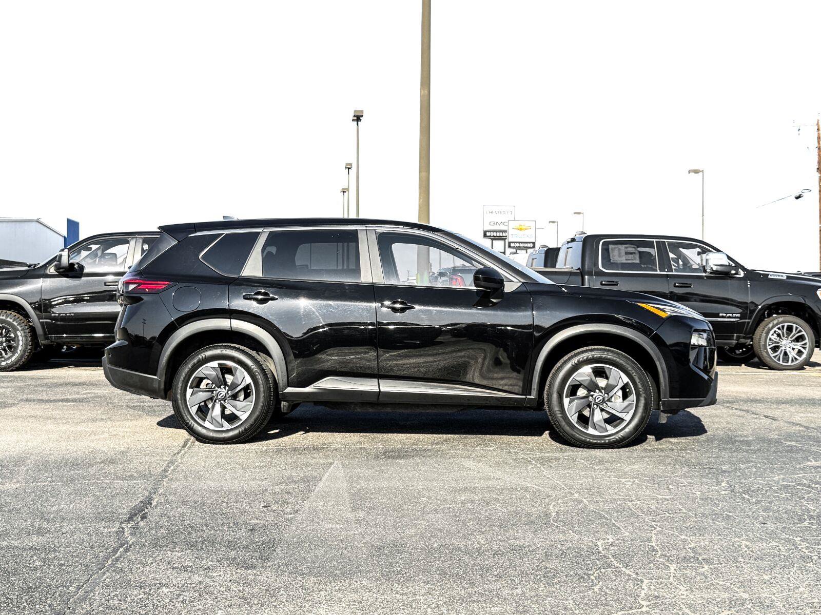 Used 2024 Nissan Rogue SV FWD image 7