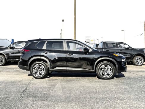 Used 2024 Nissan Rogue SV FWD image 7