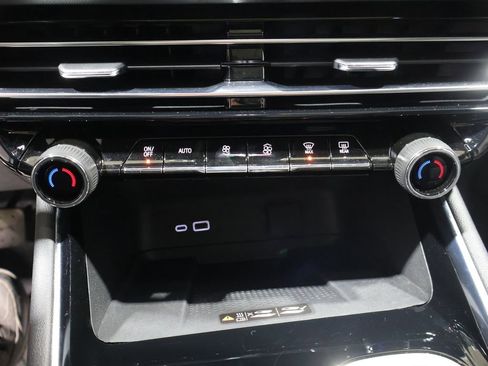 Used 2024 Chevrolet Traverse RS w/ LPO, Floor Liner Package image 34