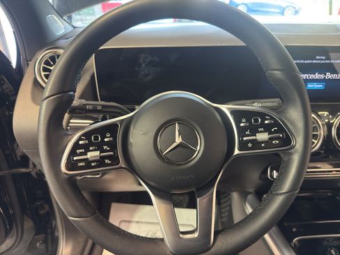 Used 2021 Mercedes-Benz GLA 250 w/ Premium Package image 18