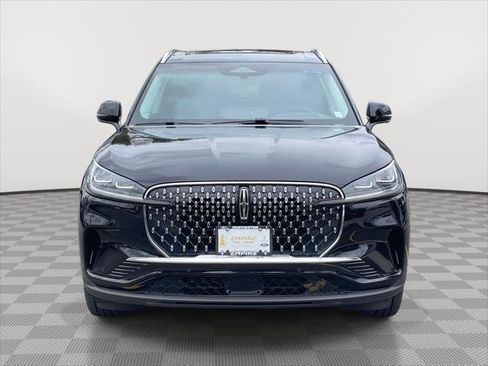 Used 2025 Lincoln Aviator Reserve w/ Illumination Package image 2