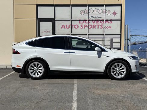 Used 2020 Tesla Model X image 7