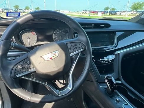 Used 2024 Cadillac XT6 Premium Luxury w/ Technology Package FWD image 7