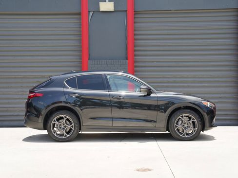 Used 2022 Alfa Romeo Stelvio Sprint AWD/4WD image 6