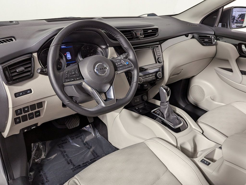 Used 2022 Nissan Rogue Sport SV w/ Technology Package FWD image 13