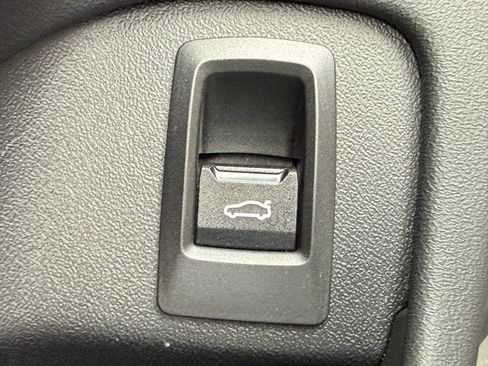 Used 2025 BMW M5 w/ Executive Package image 21