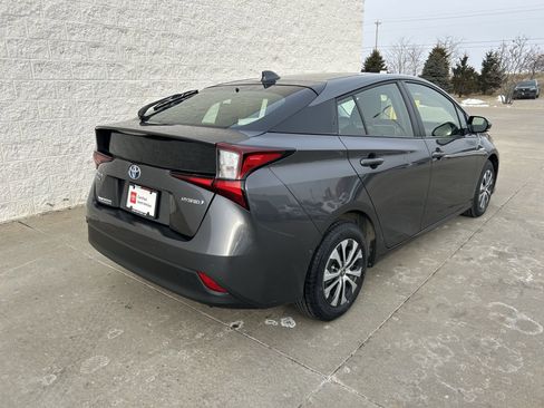 Certified 2020 Toyota Prius LE image 3