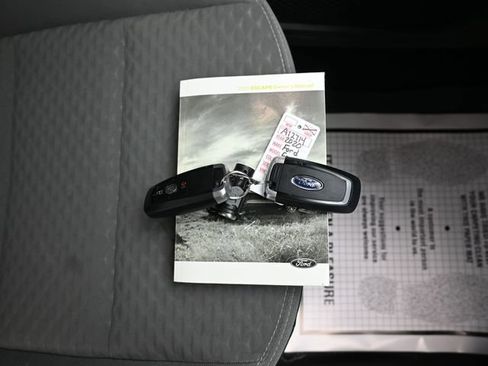 Used 2020 Ford Escape SE image 10