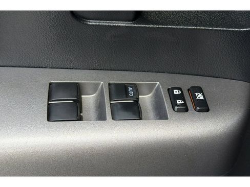 Used 2013 Toyota Tundra 2WD CrewMax w/ SR5 Pkg image 12