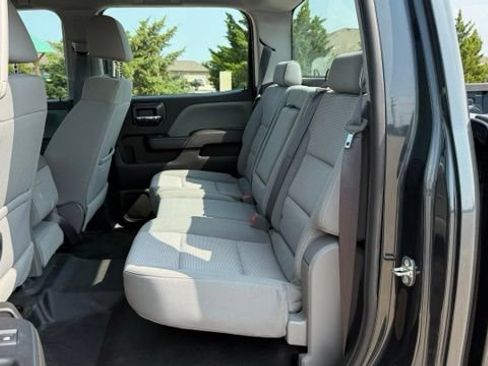 Used 2017 Chevrolet Silverado 2500 W/T AWD/4WD image 18