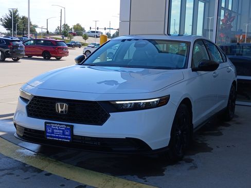 New 2025 Honda Accord SE image 3