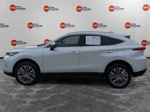 Used 2024 Toyota Venza Limited image 8