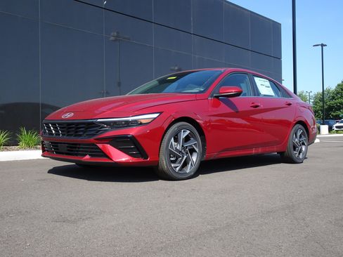 New 2025 Hyundai Elantra SEL image 1