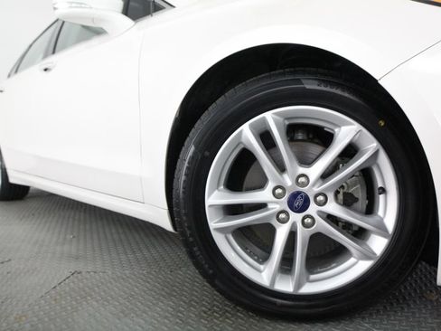 Used 2018 Ford Fusion SE w/ Equipment Group 602A FWD image 17